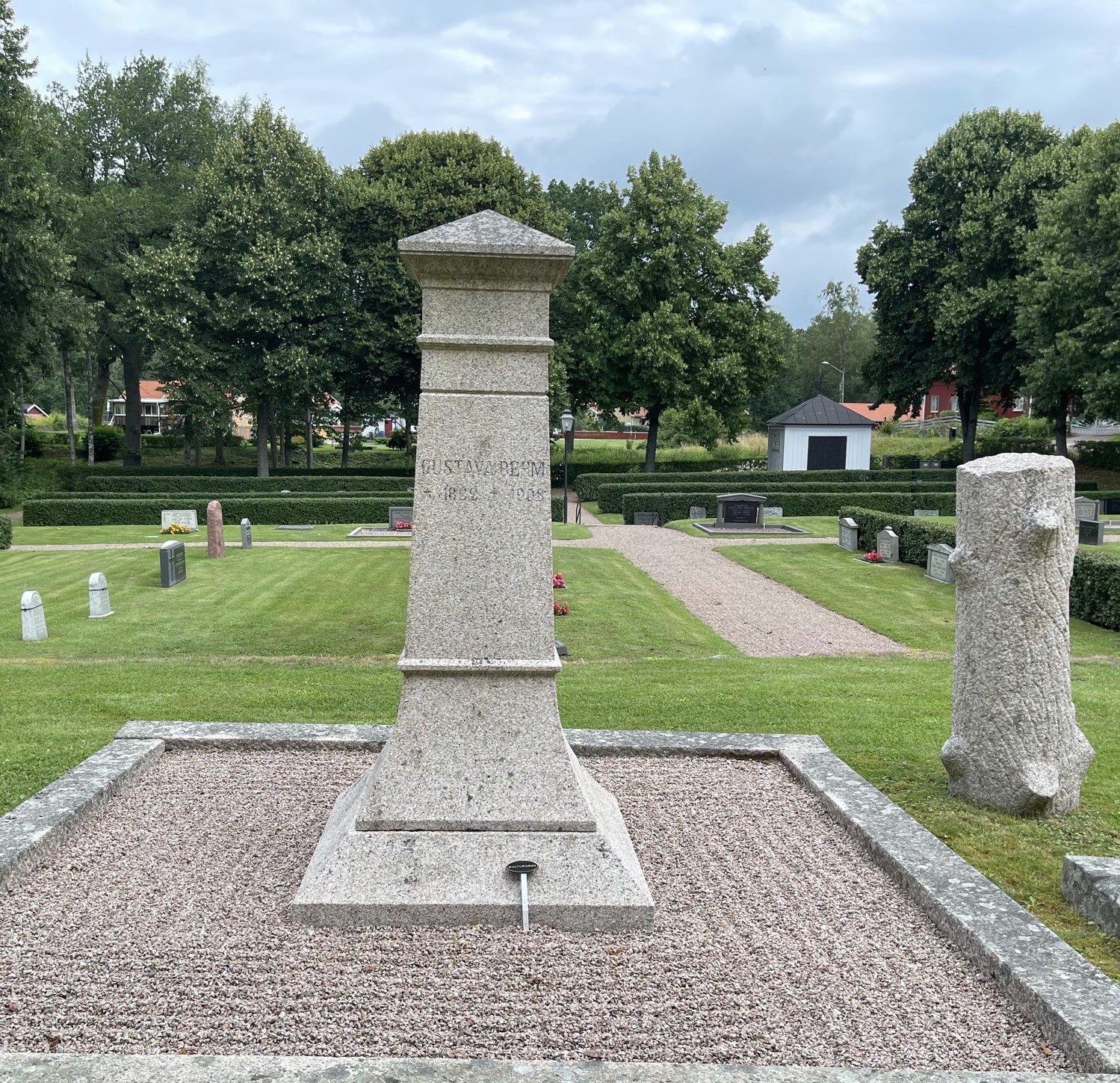 Gravsten på Trehörna kyrkogård.