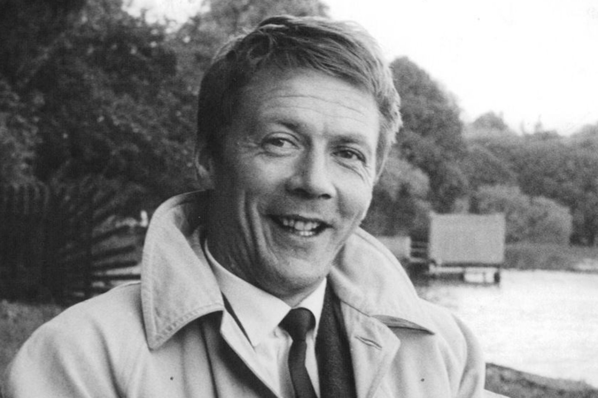 Bild av Allan Edwall i svart-vitt.