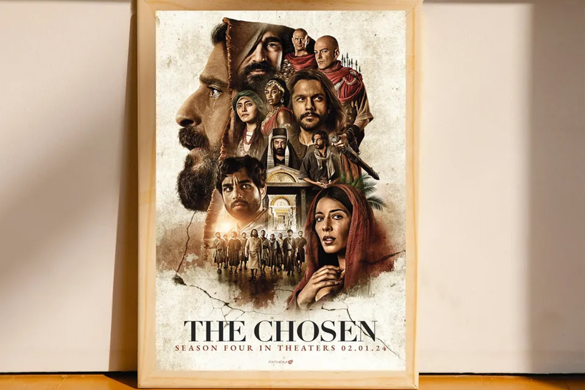 En filmaffisch som tavla mot en vägg.