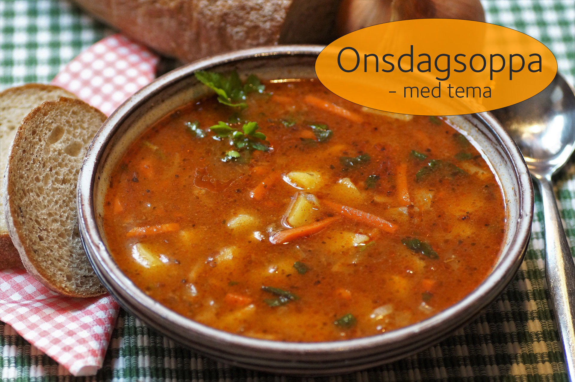 En sopptallrik med gulaschsoppa