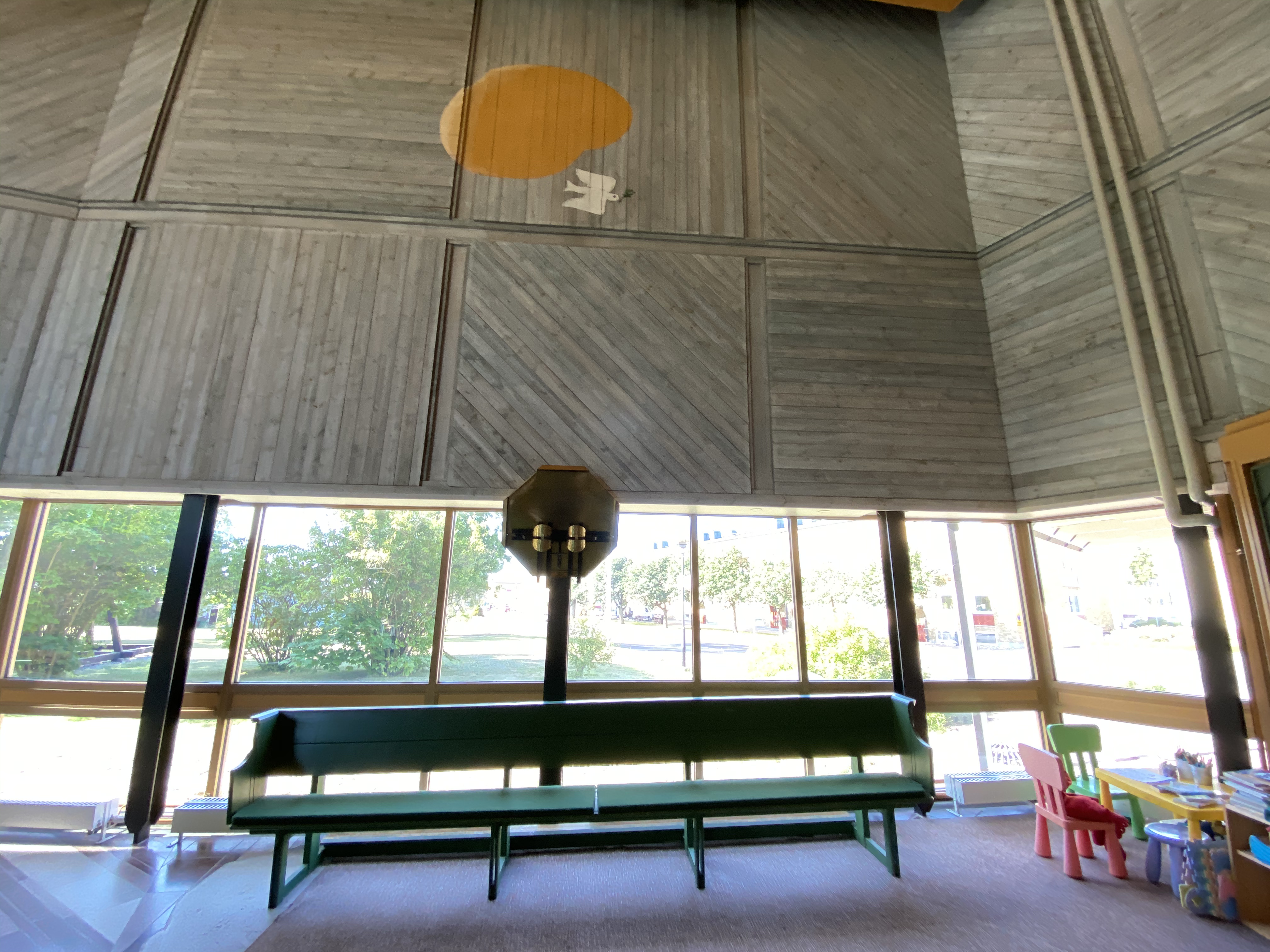 Duvan återkommer med olivkvisten och hoppet till alla som befinner sig i arken.