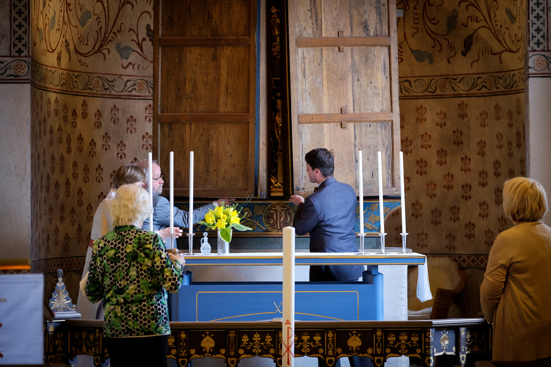 Altartavlan stängs efter skärtorsdagens mässa