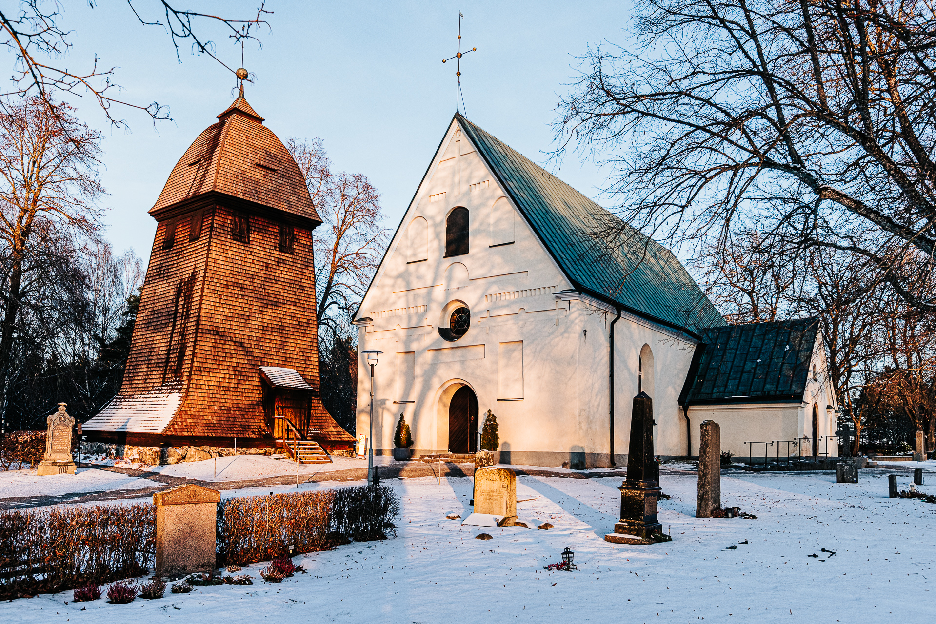Badelunda kyrka under vintern