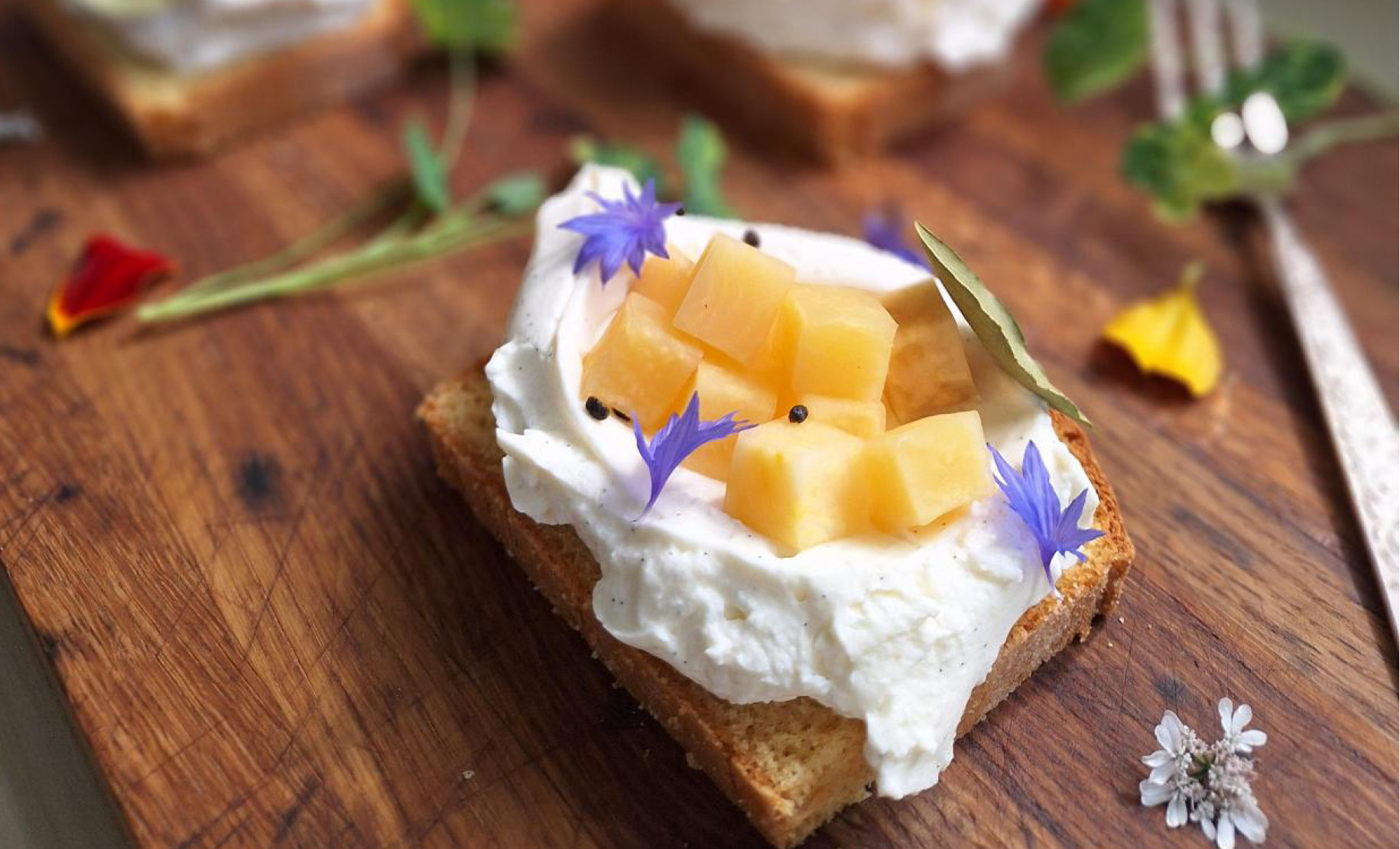 Bakverk med blommor