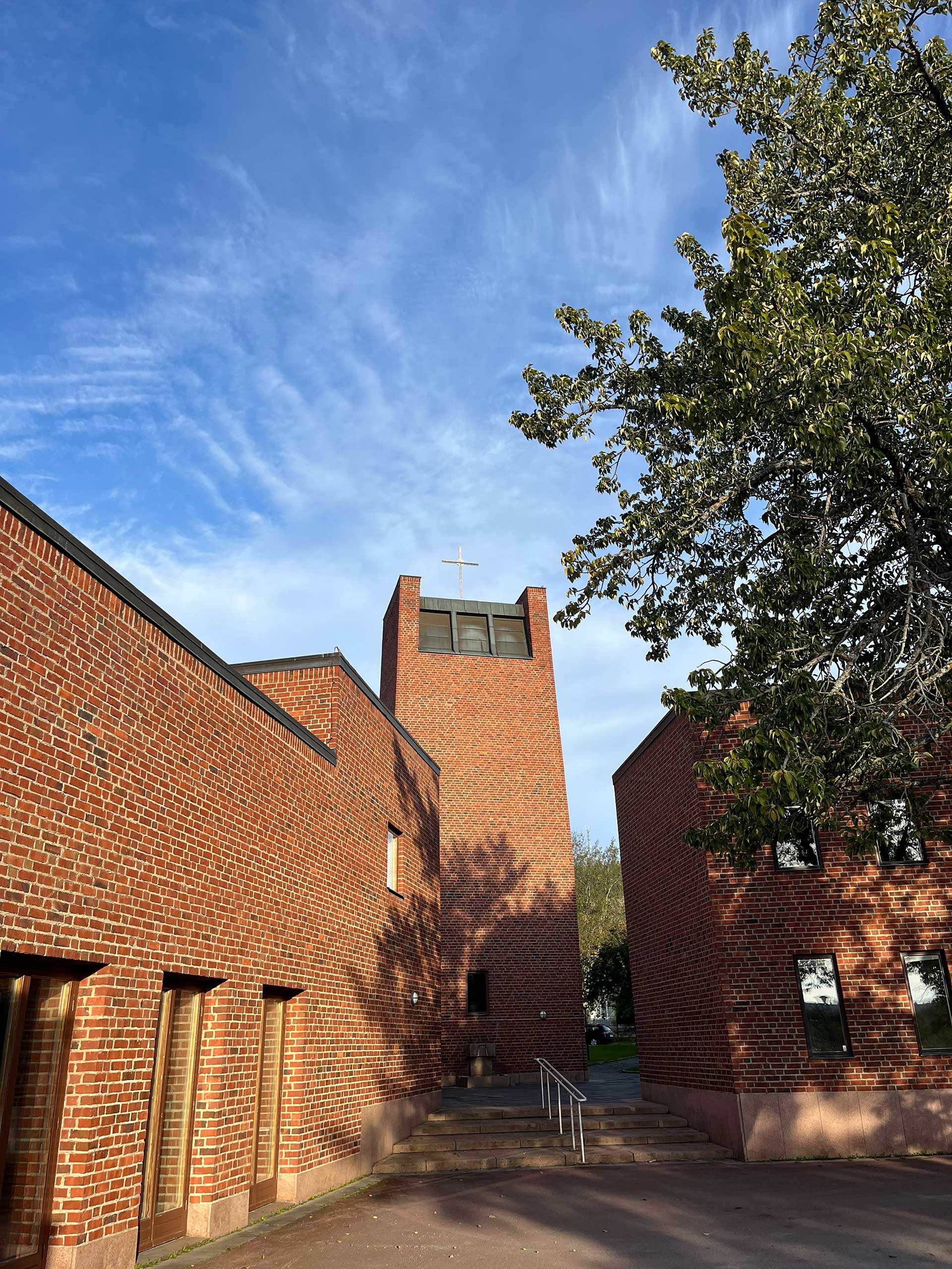 Hornsbergskyrkan i vackert morgonljus