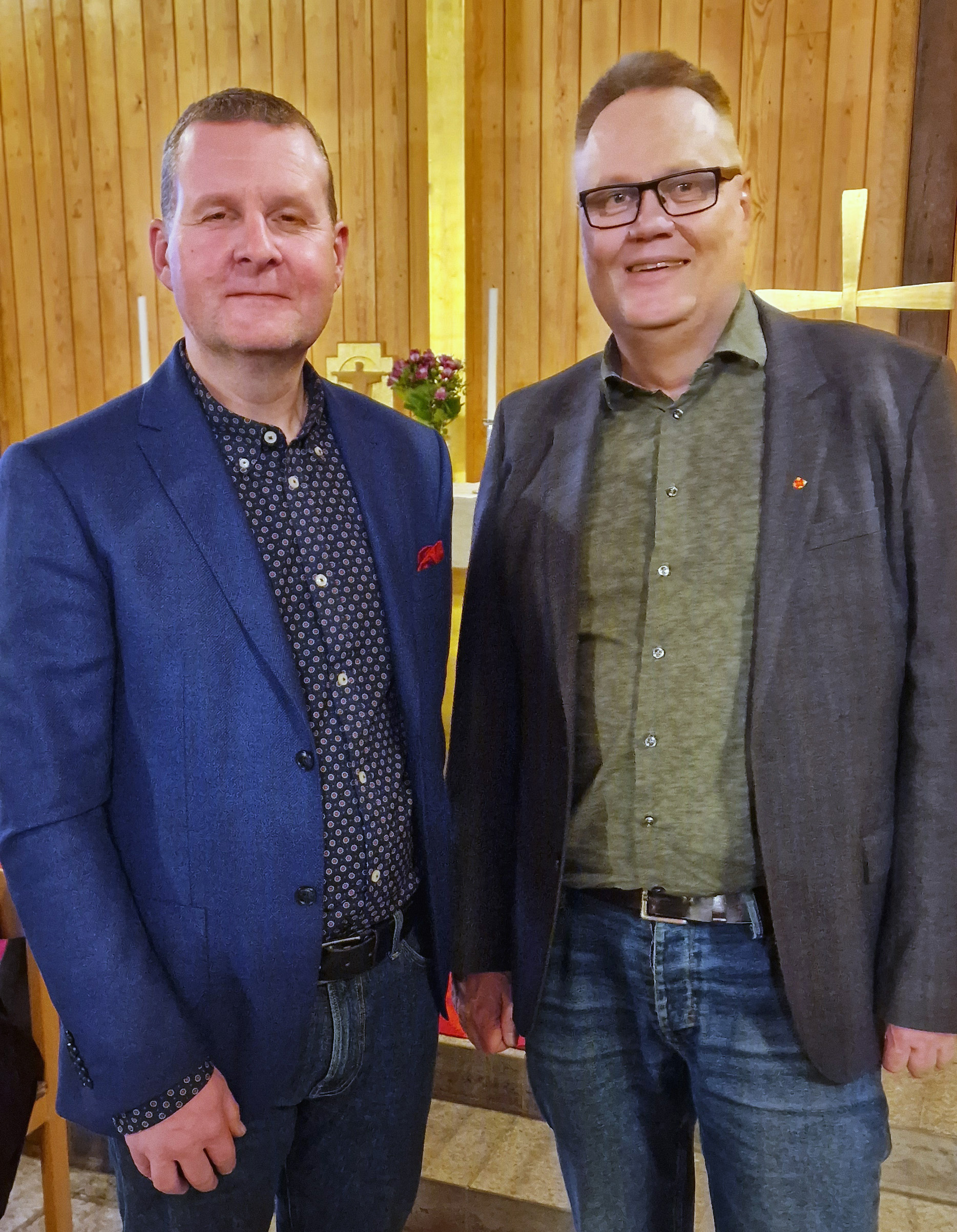 Två medelålders män.