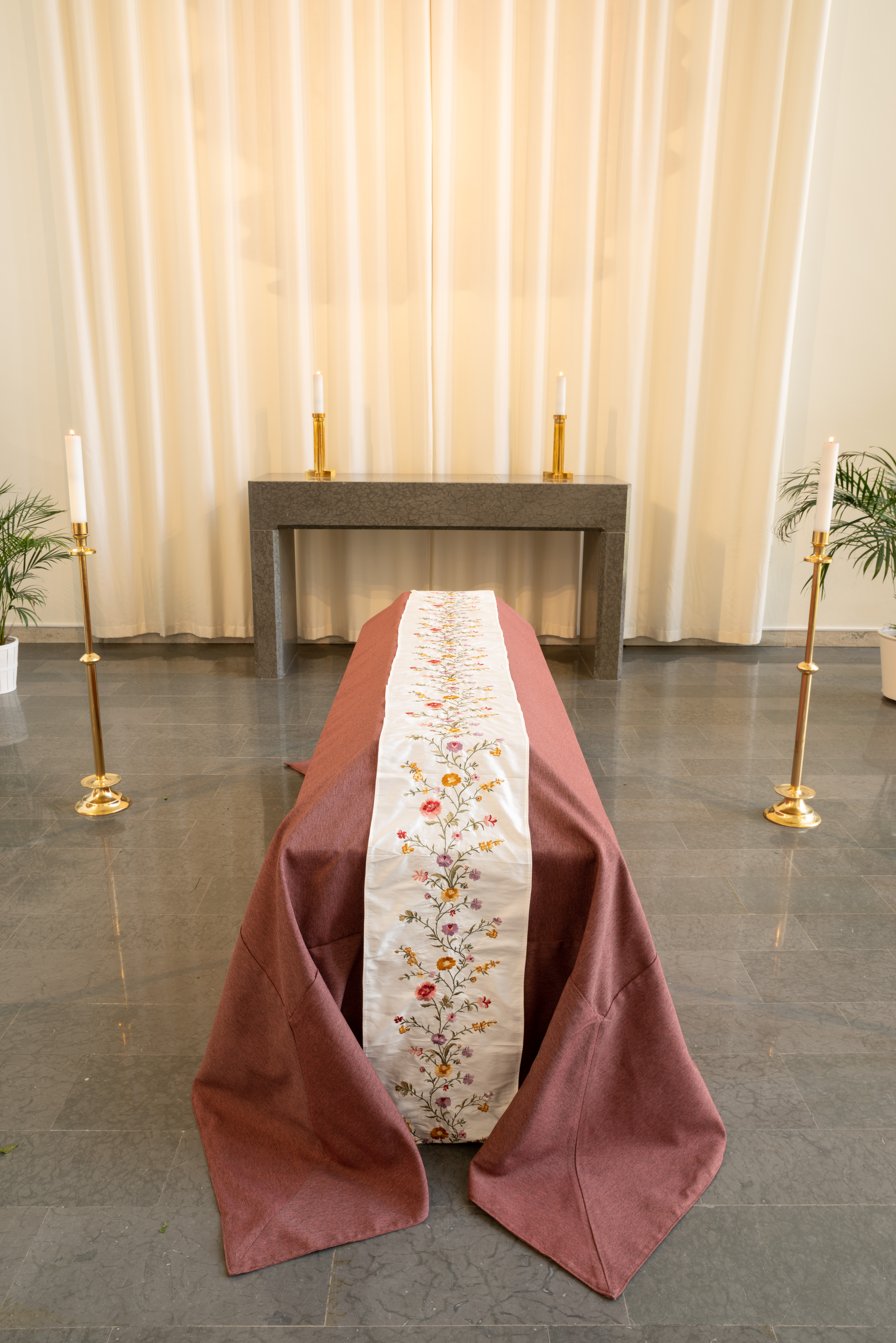 Bårtäcke Västra, löpare - bårtäcke på kista