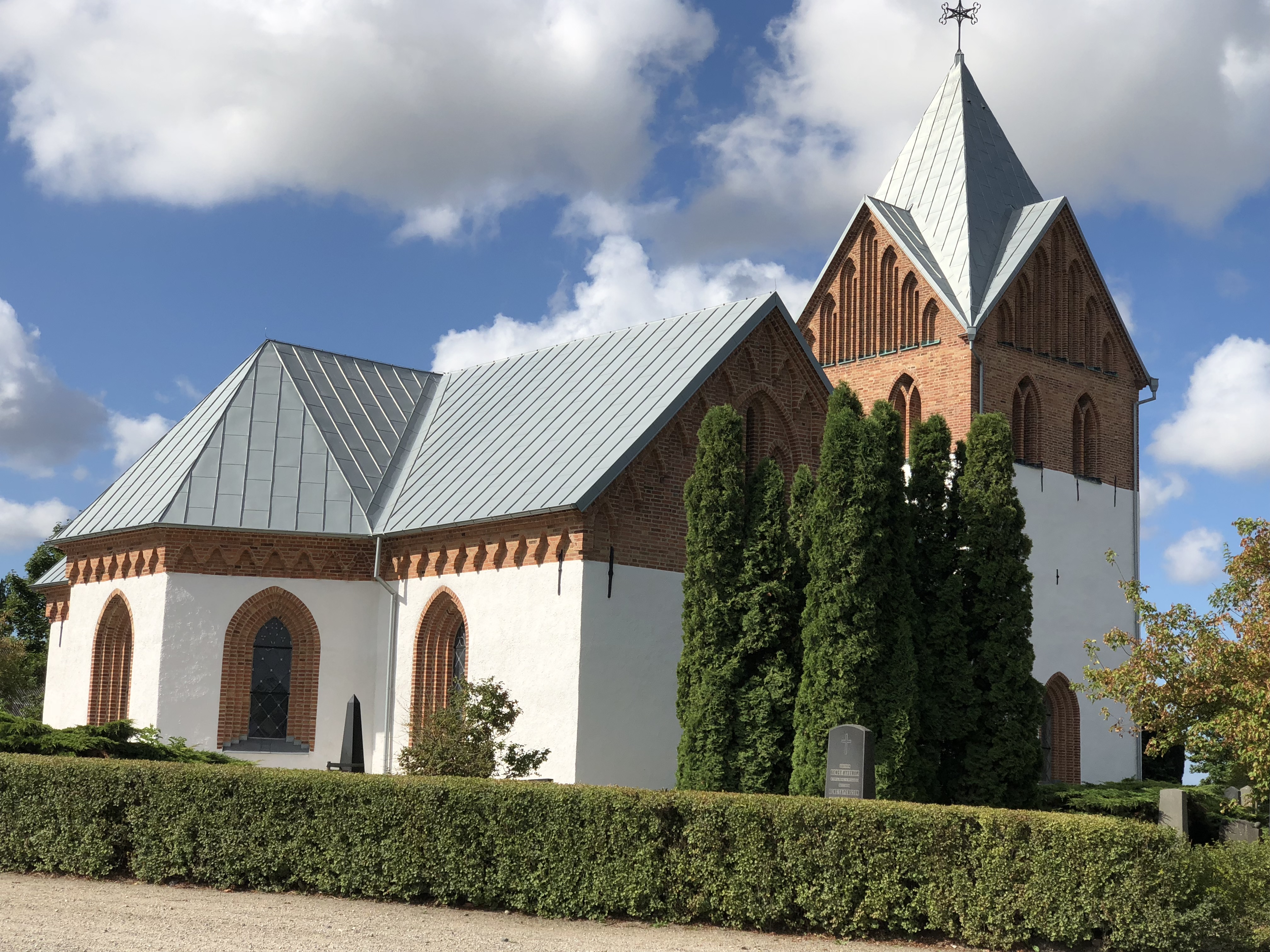 Odarslövs kyrka utifrån