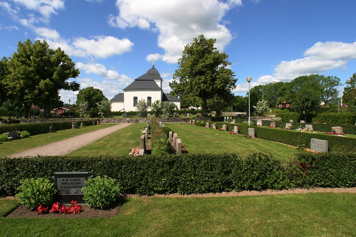 Kimstad kyrkogård