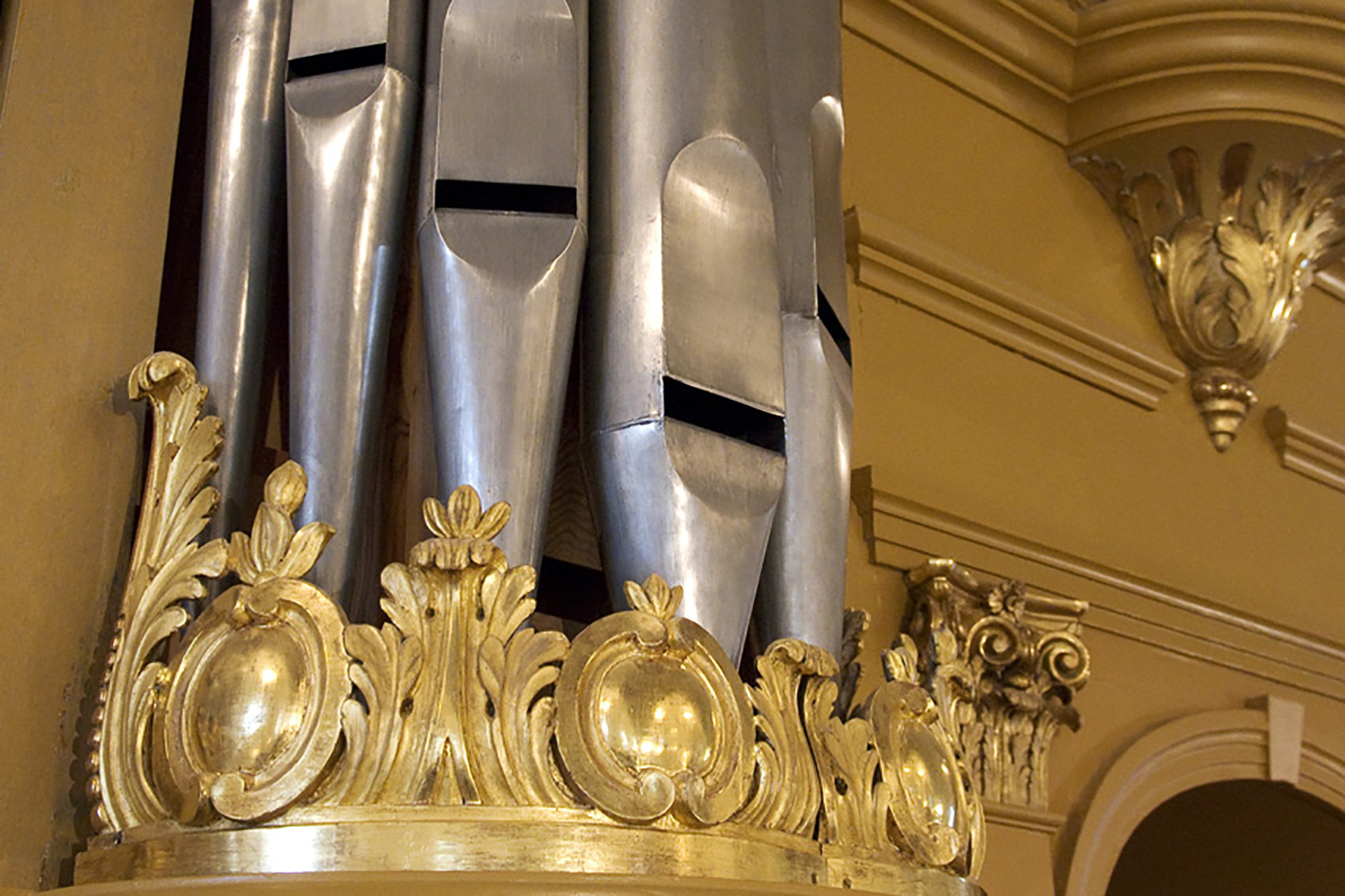 Närbild på orgel i Växjö domkyrka
