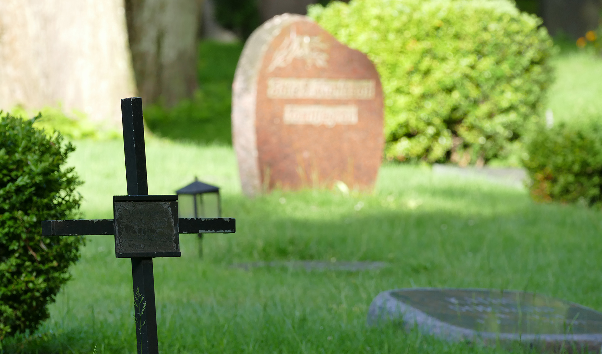 Stampens kyrkogård, sommar